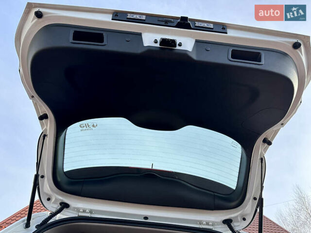 Белый Рено Kadjar, объемом двигателя 1.5 л и пробегом 230 тыс. км за 16000 $, фото 26 на Automoto.ua