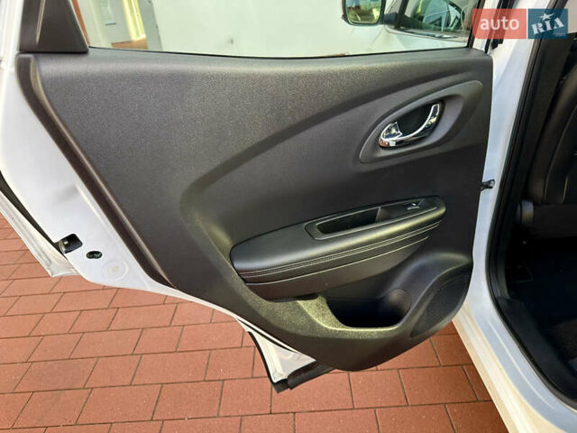 Белый Рено Kadjar, объемом двигателя 1.5 л и пробегом 230 тыс. км за 16000 $, фото 52 на Automoto.ua