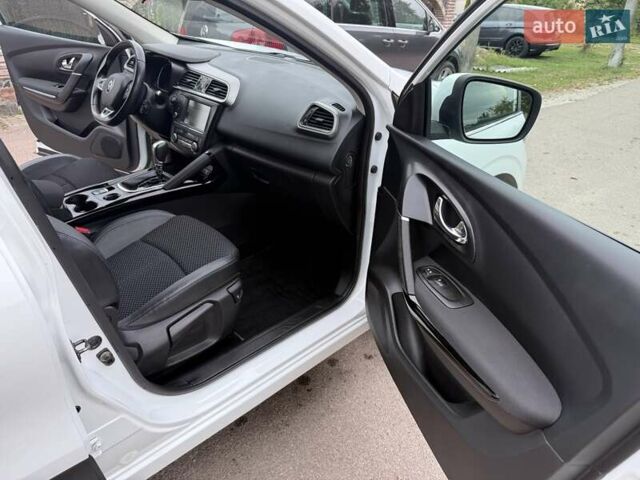 Белый Рено Kadjar, объемом двигателя 1.46 л и пробегом 192 тыс. км за 17700 $, фото 15 на Automoto.ua