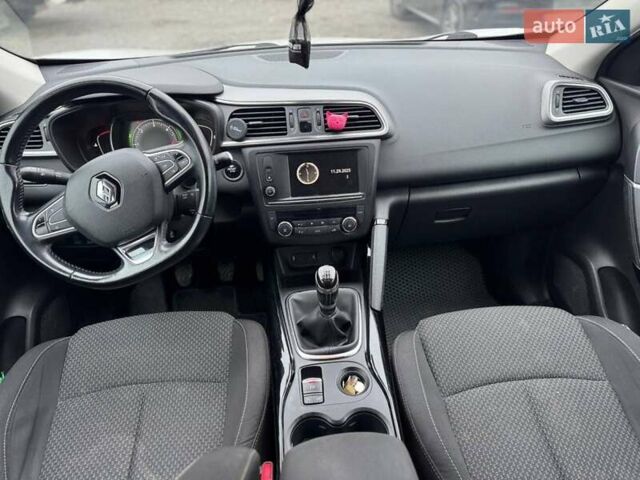 Білий Рено Kadjar, об'ємом двигуна 1.5 л та пробігом 202 тис. км за 14700 $, фото 3 на Automoto.ua