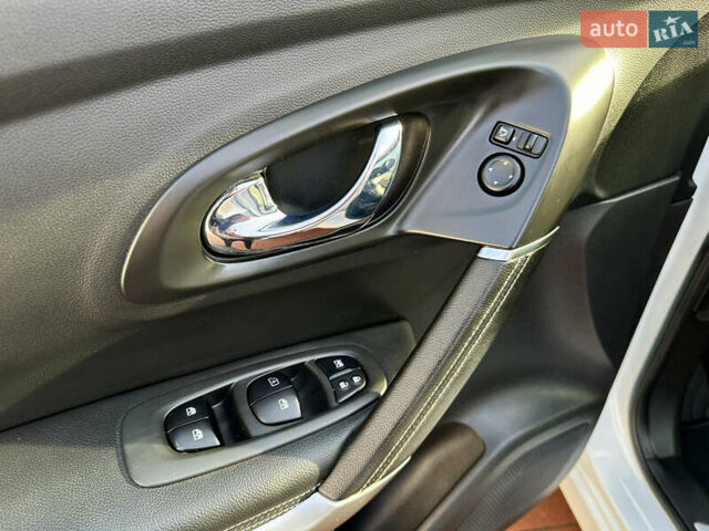 Белый Рено Kadjar, объемом двигателя 1.5 л и пробегом 230 тыс. км за 16000 $, фото 71 на Automoto.ua