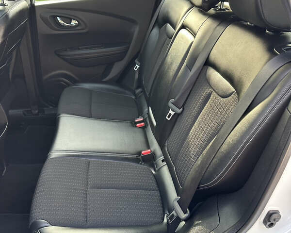 Белый Рено Kadjar, объемом двигателя 1.5 л и пробегом 230 тыс. км за 16000 $, фото 49 на Automoto.ua