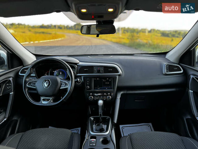 Белый Рено Kadjar, объемом двигателя 1.5 л и пробегом 155 тыс. км за 17700 $, фото 66 на Automoto.ua