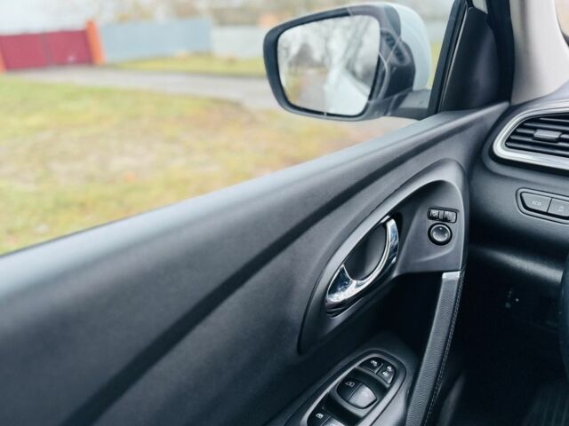 Белый Рено Kadjar, объемом двигателя 1.5 л и пробегом 67 тыс. км за 18500 $, фото 13 на Automoto.ua