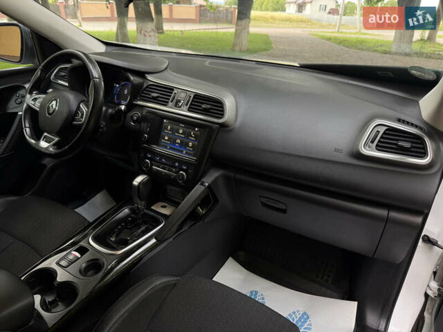 Белый Рено Kadjar, объемом двигателя 1.5 л и пробегом 182 тыс. км за 15500 $, фото 49 на Automoto.ua