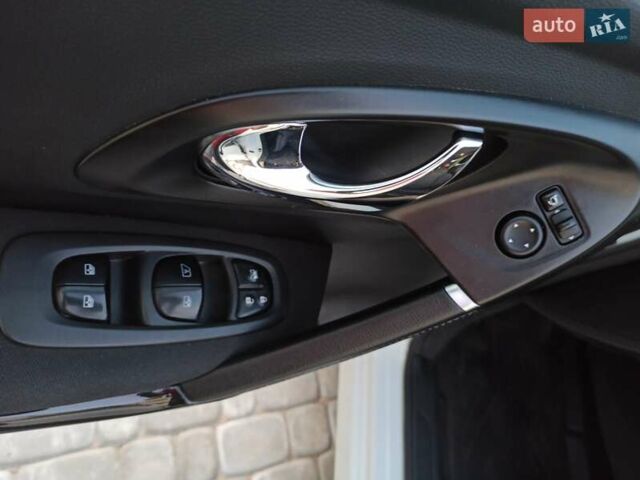 Белый Рено Kadjar, объемом двигателя 1.6 л и пробегом 146 тыс. км за 16599 $, фото 19 на Automoto.ua