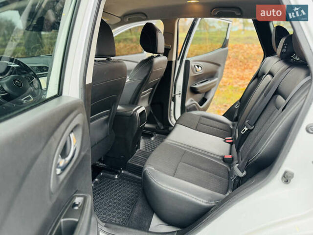 Белый Рено Kadjar, объемом двигателя 1.5 л и пробегом 67 тыс. км за 18500 $, фото 15 на Automoto.ua