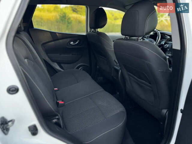 Белый Рено Kadjar, объемом двигателя 1.5 л и пробегом 155 тыс. км за 17700 $, фото 67 на Automoto.ua