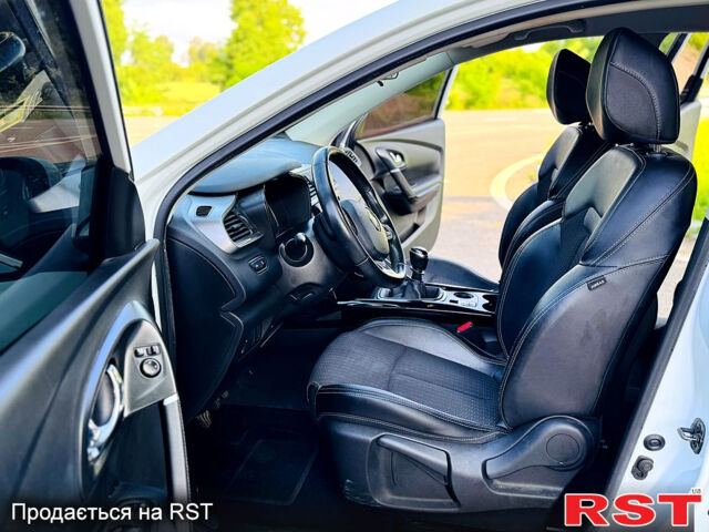 Белый Рено Kadjar, объемом двигателя 1.6 л и пробегом 67 тыс. км за 18500 $, фото 8 на Automoto.ua
