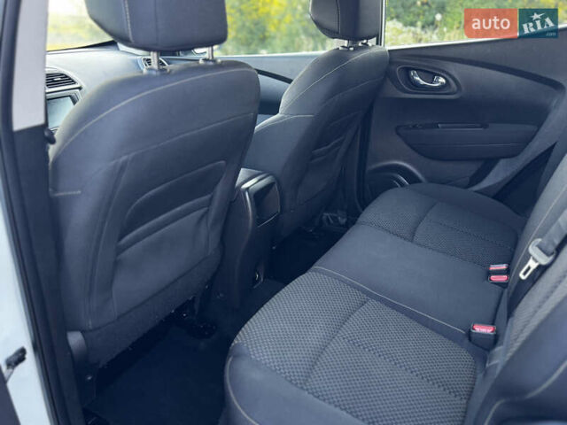 Белый Рено Kadjar, объемом двигателя 1.5 л и пробегом 155 тыс. км за 17700 $, фото 73 на Automoto.ua