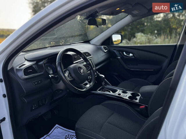 Белый Рено Kadjar, объемом двигателя 1.5 л и пробегом 155 тыс. км за 17700 $, фото 43 на Automoto.ua