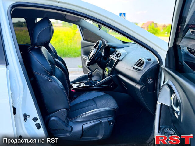 Белый Рено Kadjar, объемом двигателя 1.6 л и пробегом 67 тыс. км за 18500 $, фото 9 на Automoto.ua