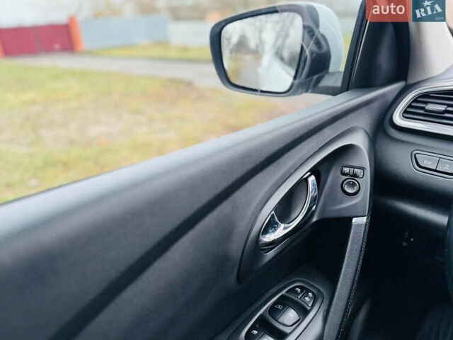 Белый Рено Kadjar, объемом двигателя 1.5 л и пробегом 67 тыс. км за 18500 $, фото 13 на Automoto.ua