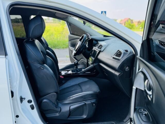 Белый Рено Kadjar, объемом двигателя 1.6 л и пробегом 67 тыс. км за 16500 $, фото 12 на Automoto.ua