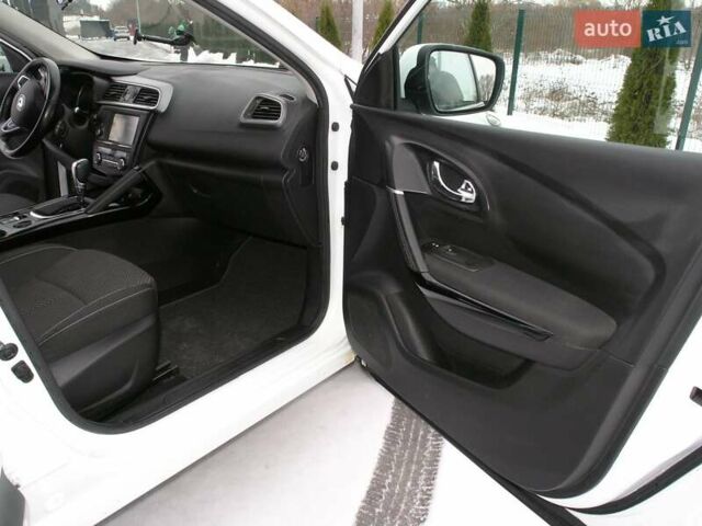 Белый Рено Kadjar, объемом двигателя 1.5 л и пробегом 230 тыс. км за 15500 $, фото 17 на Automoto.ua