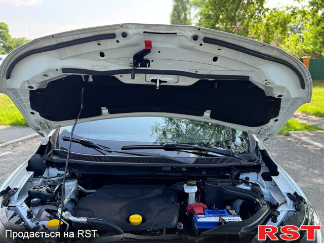 Белый Рено Kadjar, объемом двигателя 1.6 л и пробегом 67 тыс. км за 18500 $, фото 12 на Automoto.ua