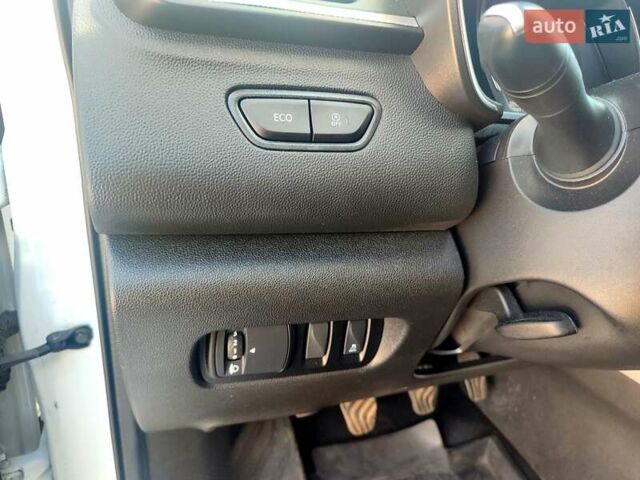 Белый Рено Kadjar, объемом двигателя 1.6 л и пробегом 212 тыс. км за 17800 $, фото 16 на Automoto.ua