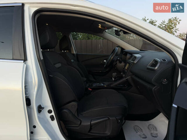 Белый Рено Kadjar, объемом двигателя 1.5 л и пробегом 219 тыс. км за 16600 $, фото 19 на Automoto.ua