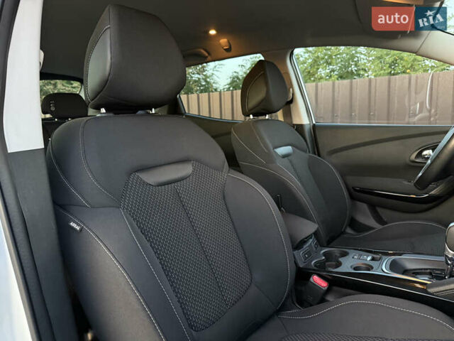 Белый Рено Kadjar, объемом двигателя 1.5 л и пробегом 219 тыс. км за 17250 $, фото 21 на Automoto.ua