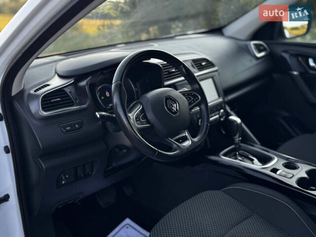 Белый Рено Kadjar, объемом двигателя 1.5 л и пробегом 155 тыс. км за 17700 $, фото 42 на Automoto.ua