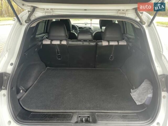 Белый Рено Kadjar, объемом двигателя 1.46 л и пробегом 132 тыс. км за 19200 $, фото 8 на Automoto.ua