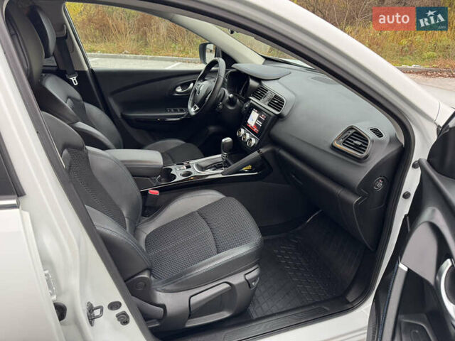 Белый Рено Kadjar, объемом двигателя 1.46 л и пробегом 93 тыс. км за 19600 $, фото 2 на Automoto.ua