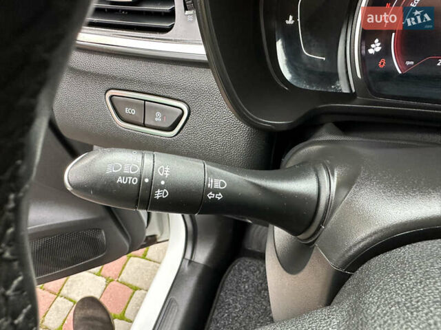 Белый Рено Kadjar, объемом двигателя 1.5 л и пробегом 217 тыс. км за 17845 $, фото 26 на Automoto.ua