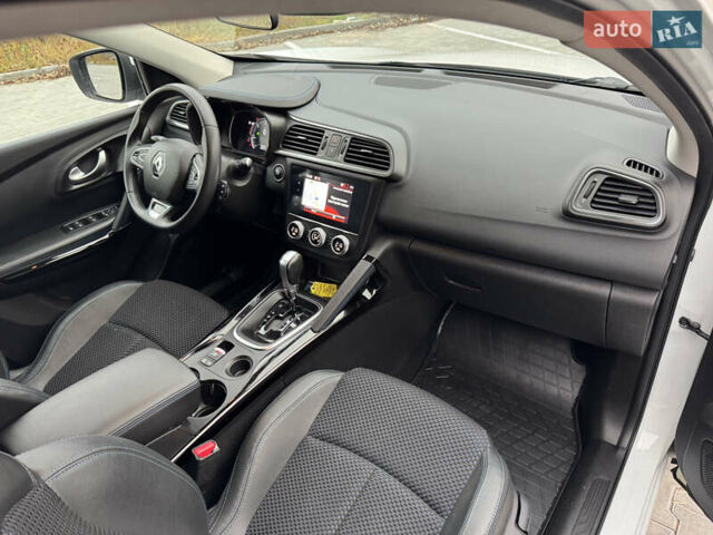 Белый Рено Kadjar, объемом двигателя 1.46 л и пробегом 93 тыс. км за 19600 $, фото 31 на Automoto.ua