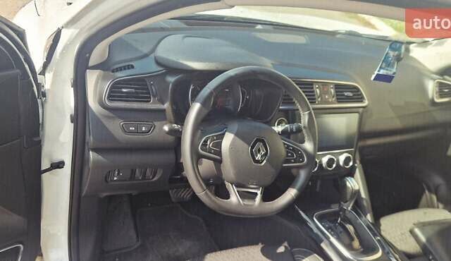 Белый Рено Kadjar, объемом двигателя 1.46 л и пробегом 181 тыс. км за 18000 $, фото 15 на Automoto.ua