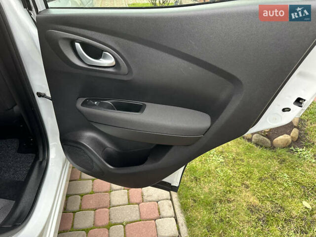 Белый Рено Kadjar, объемом двигателя 1.5 л и пробегом 217 тыс. км за 17845 $, фото 48 на Automoto.ua