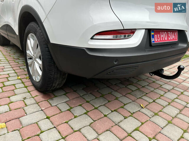 Белый Рено Kadjar, объемом двигателя 1.5 л и пробегом 217 тыс. км за 17845 $, фото 13 на Automoto.ua