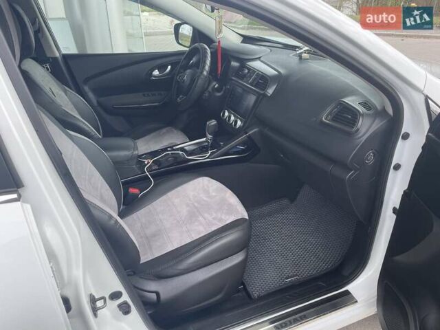 Белый Рено Kadjar, объемом двигателя 1.46 л и пробегом 132 тыс. км за 19200 $, фото 13 на Automoto.ua