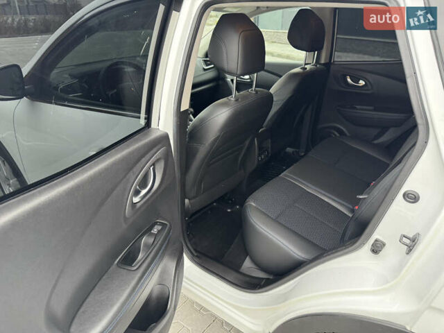 Белый Рено Kadjar, объемом двигателя 1.46 л и пробегом 93 тыс. км за 19600 $, фото 36 на Automoto.ua