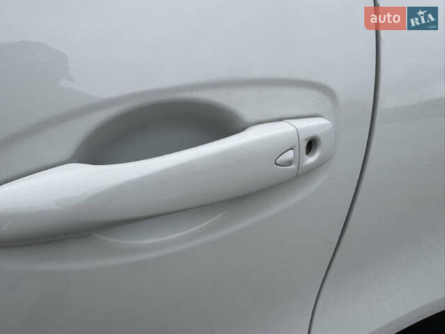 Белый Рено Kadjar, объемом двигателя 1.46 л и пробегом 93 тыс. км за 19600 $, фото 17 на Automoto.ua