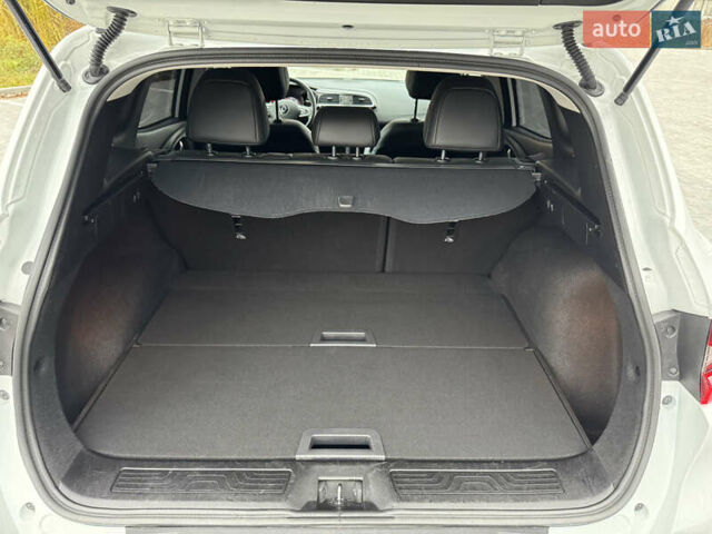 Белый Рено Kadjar, объемом двигателя 1.46 л и пробегом 93 тыс. км за 19600 $, фото 40 на Automoto.ua