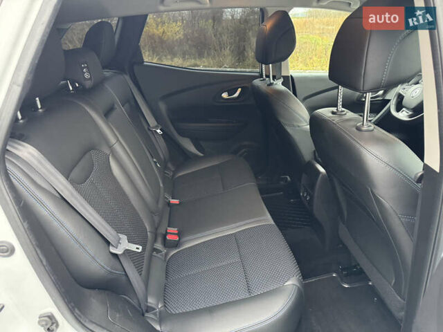 Белый Рено Kadjar, объемом двигателя 1.46 л и пробегом 93 тыс. км за 19600 $, фото 35 на Automoto.ua