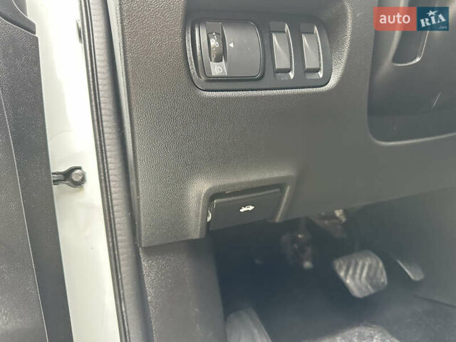 Білий Рено Kadjar, об'ємом двигуна 1.5 л та пробігом 217 тис. км за 17833 $, фото 69 на Automoto.ua