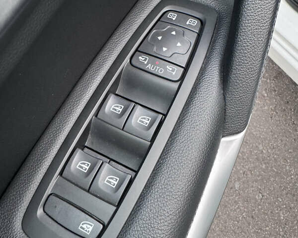 Білий Рено Kadjar, об'ємом двигуна 1.46 л та пробігом 184 тис. км за 17900 $, фото 12 на Automoto.ua