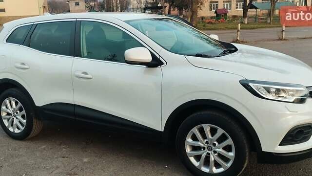 Белый Рено Kadjar, объемом двигателя 1.5 л и пробегом 103 тыс. км за 18800 $, фото 1 на Automoto.ua