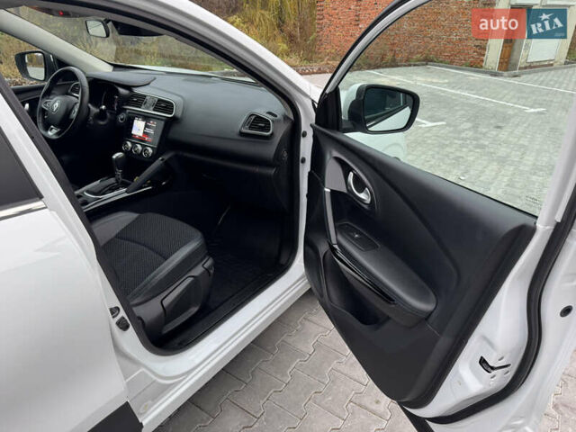 Белый Рено Kadjar, объемом двигателя 1.46 л и пробегом 93 тыс. км за 19600 $, фото 29 на Automoto.ua