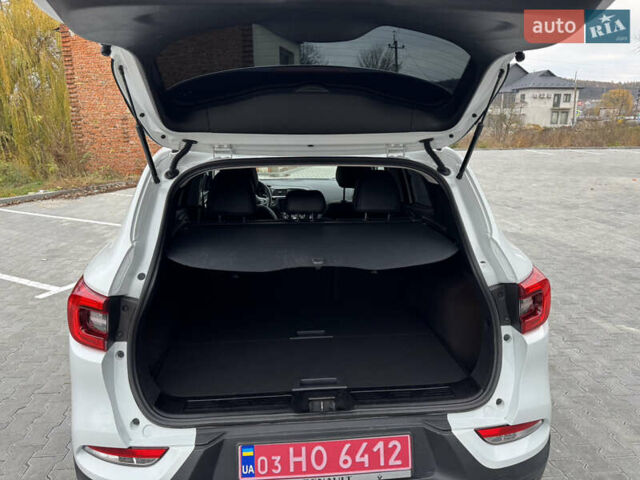 Белый Рено Kadjar, объемом двигателя 1.46 л и пробегом 93 тыс. км за 19600 $, фото 38 на Automoto.ua