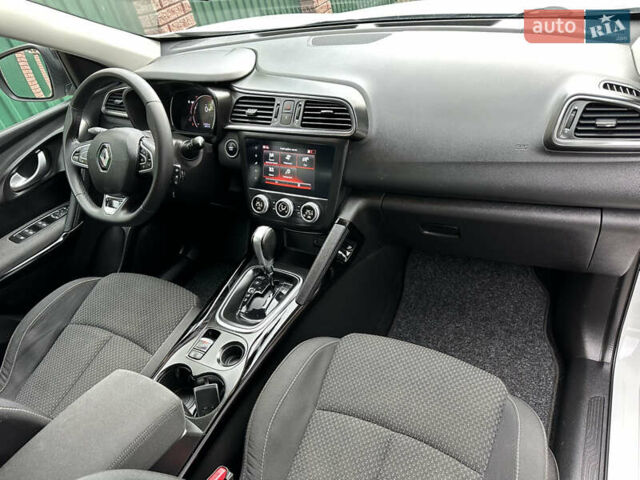 Белый Рено Kadjar, объемом двигателя 1.5 л и пробегом 217 тыс. км за 17845 $, фото 53 на Automoto.ua