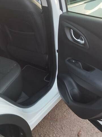 Белый Рено Kadjar, объемом двигателя 1.5 л и пробегом 103 тыс. км за 18800 $, фото 25 на Automoto.ua