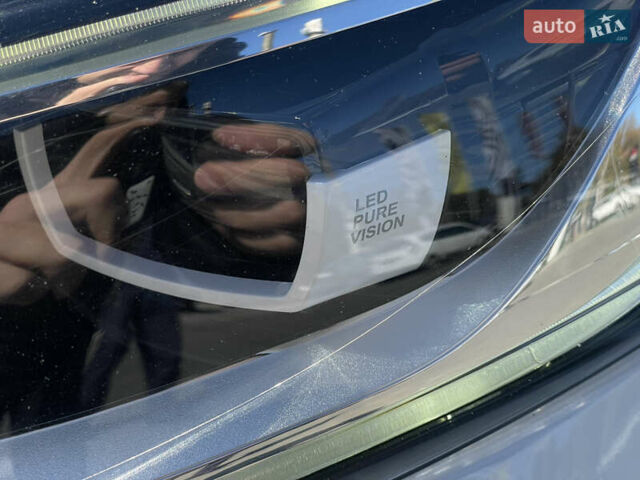 Белый Рено Kadjar, объемом двигателя 1.46 л и пробегом 103 тыс. км за 20900 $, фото 2 на Automoto.ua