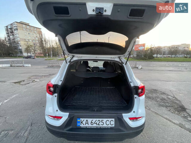 Белый Рено Kadjar, объемом двигателя 1.2 л и пробегом 65 тыс. км за 17300 $, фото 13 на Automoto.ua