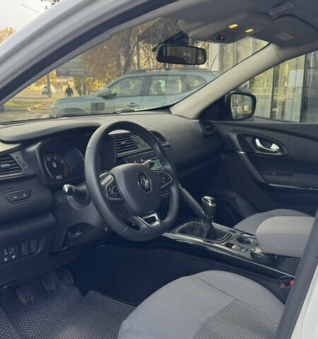Белый Рено Kadjar, объемом двигателя 1.2 л и пробегом 51 тыс. км за 15700 $, фото 6 на Automoto.ua