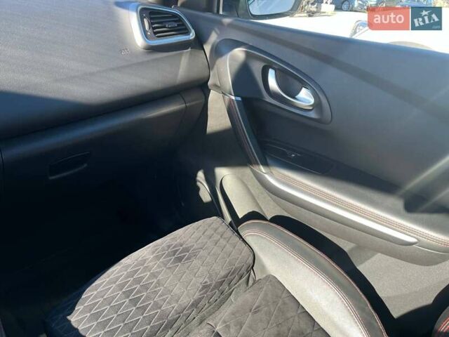 Белый Рено Kadjar, объемом двигателя 1.46 л и пробегом 56 тыс. км за 21000 $, фото 9 на Automoto.ua