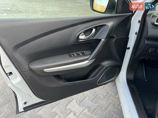 Білий Рено Kadjar, об'ємом двигуна 1.46 л та пробігом 190 тис. км за 18700 $, фото 25 на Automoto.ua