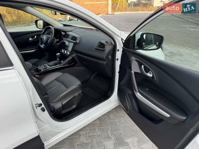 Білий Рено Kadjar, об'ємом двигуна 1.46 л та пробігом 190 тис. км за 18700 $, фото 30 на Automoto.ua