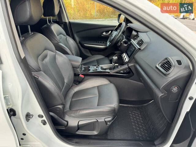 Білий Рено Kadjar, об'ємом двигуна 1.46 л та пробігом 190 тис. км за 18700 $, фото 31 на Automoto.ua